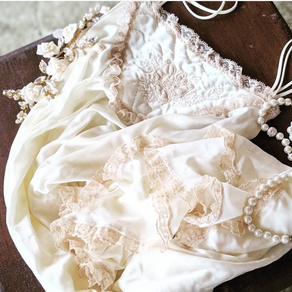 Vintage Dresses & Skirts - Vintage Kayser Embroidered Slip Dress
